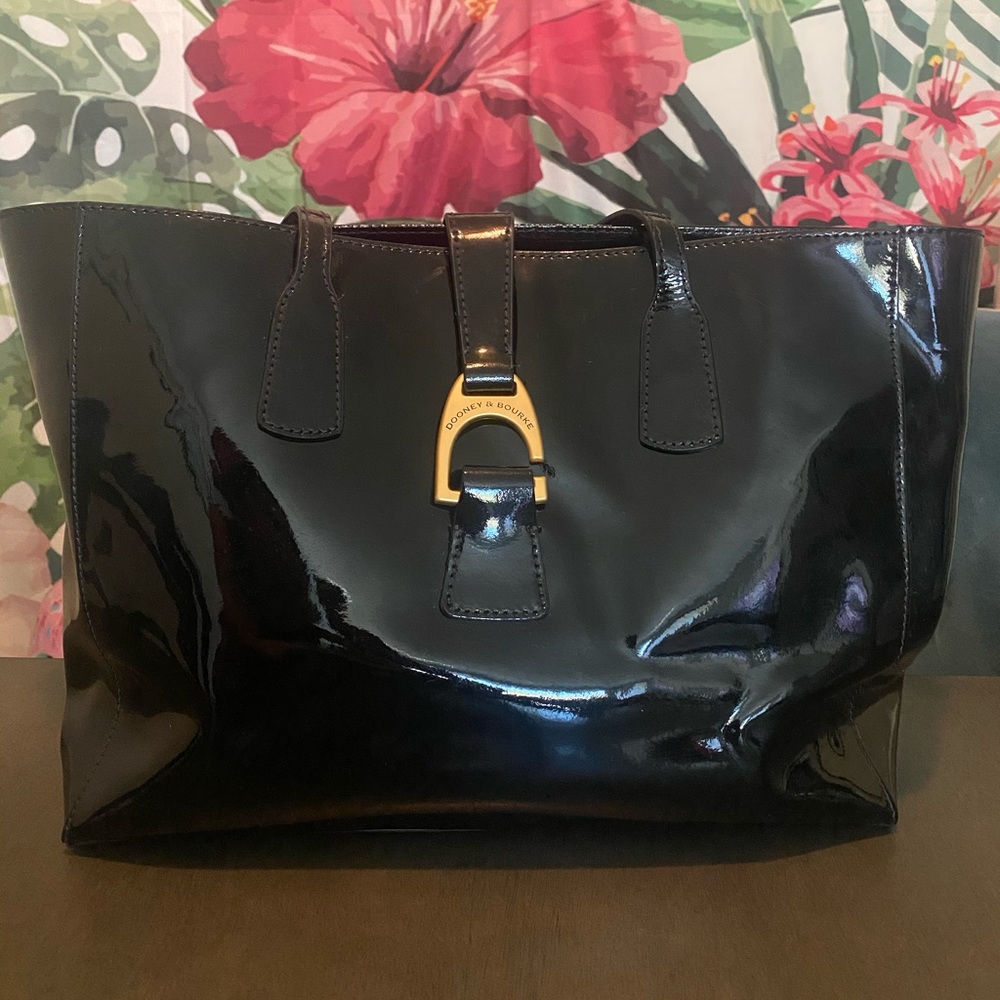 Last chance! Dooney & Bourke Large Shannon Tote